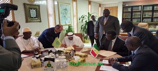 La cérémonie officielle de signature des deux conventions de financement. La cérémonie officielle de signature des deux conventions de financement.
